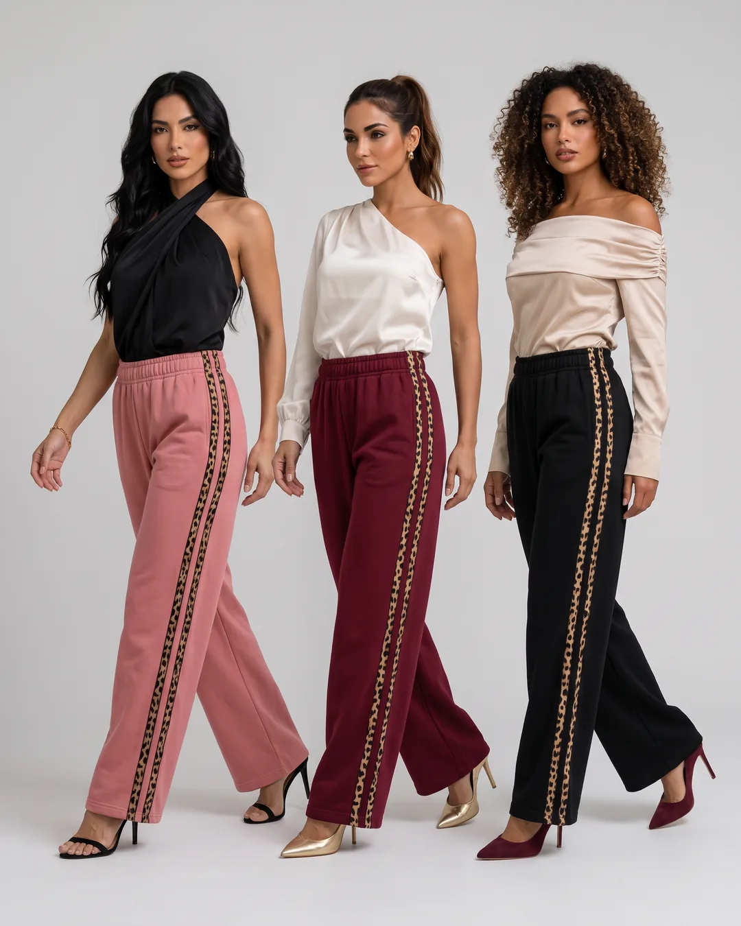 Tres mujeres caminando con el Jogger Akira en palo de rosa, vinotinto y negro, con tacones
